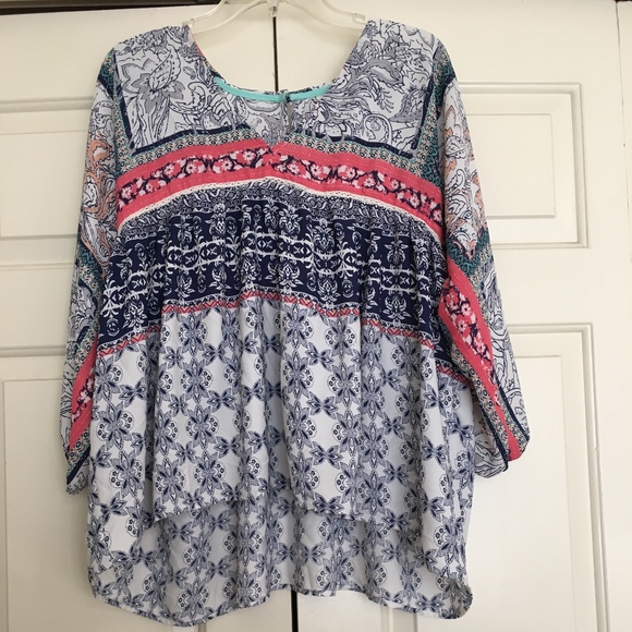 Knox Rose Tops - Knox Rose Flowing Boho Medium Top. V necked.